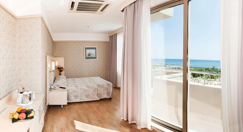 اتاق استاندارد سه نفره با چشم‌انداز کنار دریا, Ux Oriental Coast Marsa Alam