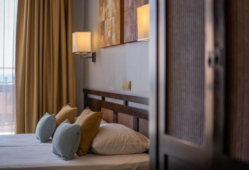 اتاق اساندارد با چشم‌انداز جانبی به دریا, Hvd Club Hotel Miramar   Ultra All Inclusive