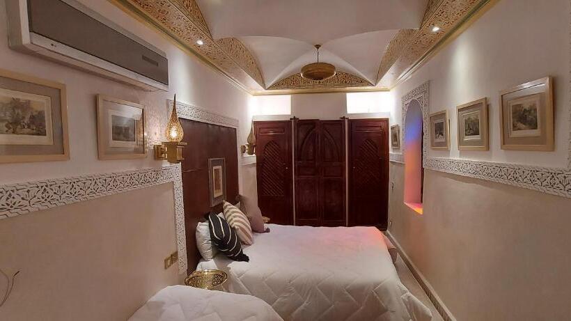 Quarto Triplo Estandar, Riad Barroko