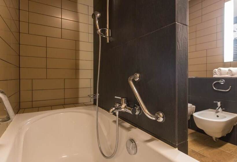 اتاق استاندارد با چشم‌انداز استخر, Terme Olimia   Hotel Sotelia