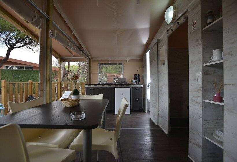 چادر با خدمات رفاهی استاندارد, Villaggio Camping Torre Del Porticciolo