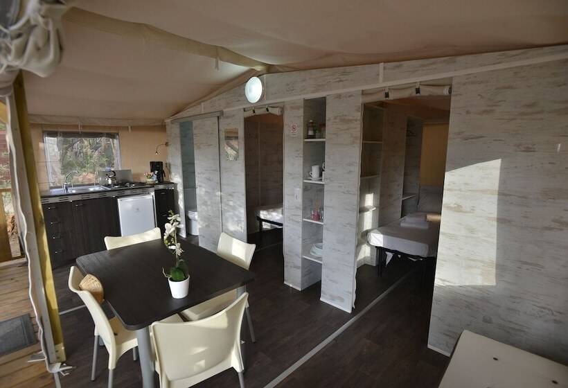 چادر با خدمات رفاهی استاندارد, Villaggio Camping Torre Del Porticciolo