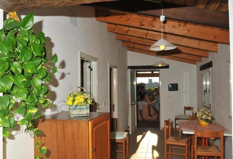 کلبه ییلاقی, Villaggio Camping Torre Del Porticciolo