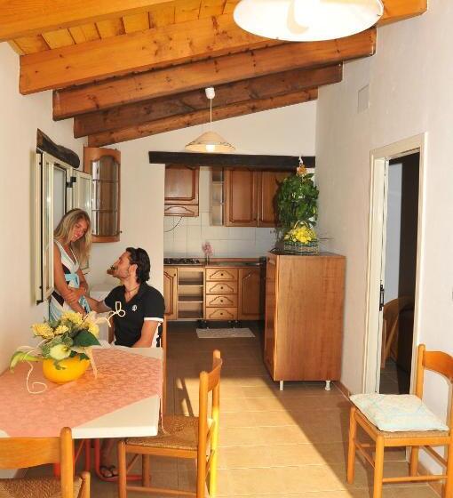 کلبه ییلاقی, Villaggio Camping Torre Del Porticciolo