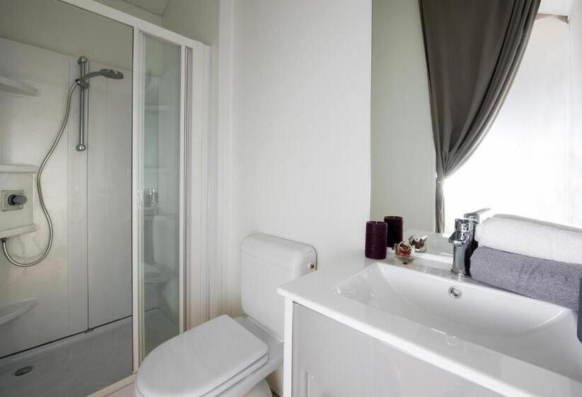 چادر با خدمات رفاهی پایه, Villaggio Camping Torre Del Porticciolo