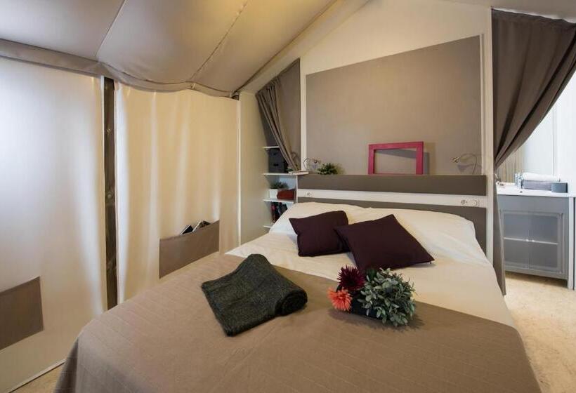 چادر با خدمات رفاهی پایه, Villaggio Camping Torre Del Porticciolo