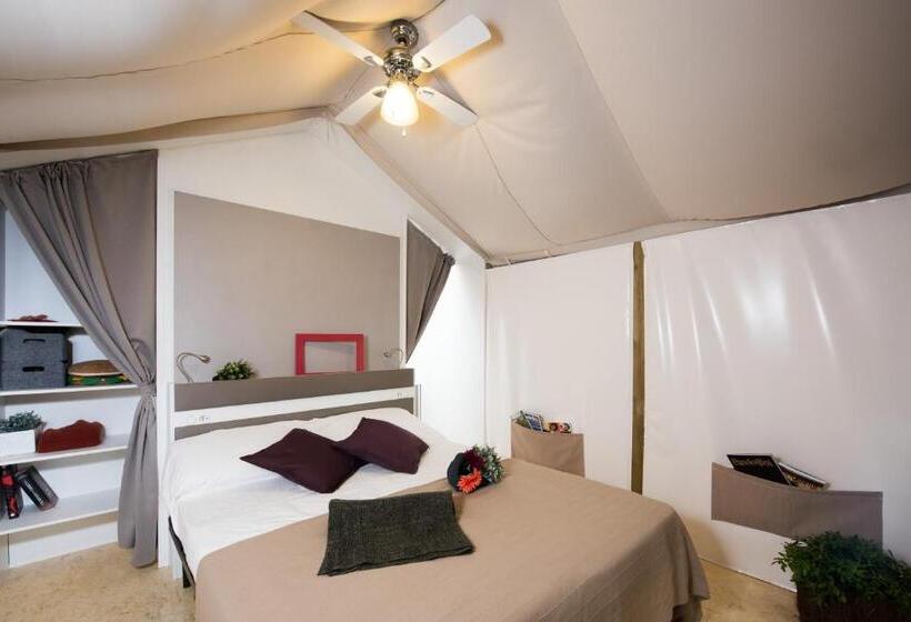 چادر با خدمات رفاهی پایه, Villaggio Camping Torre Del Porticciolo
