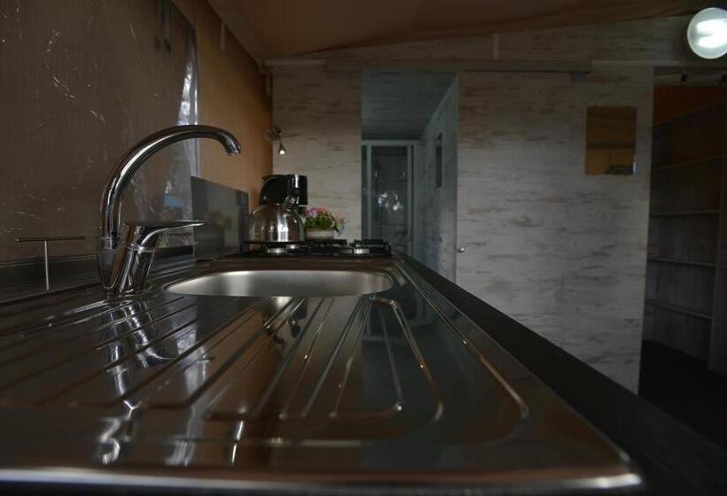 چادر با خدمات رفاهی استاندارد, Villaggio Camping Torre Del Porticciolo