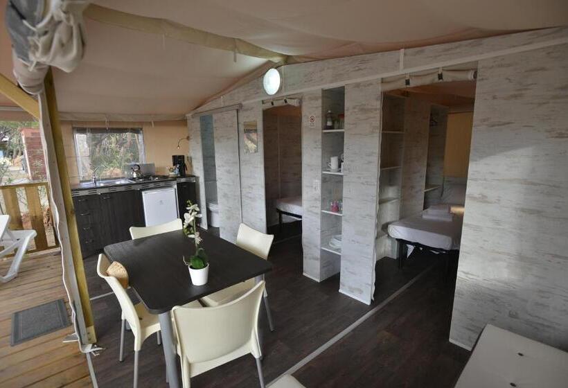 چادر با خدمات رفاهی استاندارد, Villaggio Camping Torre Del Porticciolo