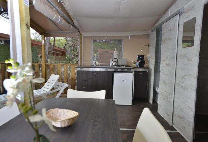 چادر با خدمات رفاهی استاندارد, Villaggio Camping Torre Del Porticciolo