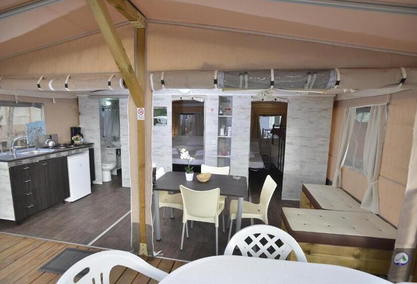 چادر با خدمات رفاهی استاندارد, Villaggio Camping Torre Del Porticciolo