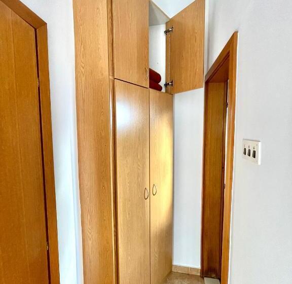 اتاق سوپریور با تخت بزرگ, Vila L Budva