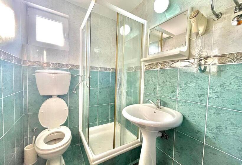 اتاق سوپریور با تخت بزرگ, Vila L Budva