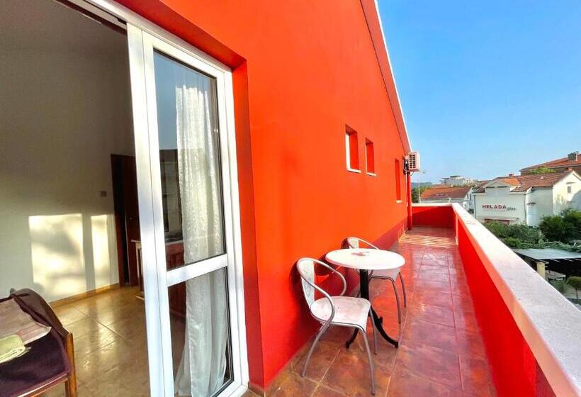 اتاق سوپریور با تخت بزرگ, Vila L Budva