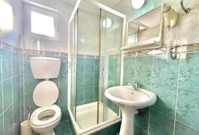 اتاق استاندارد سه تخته با بالکن, Vila L Budva