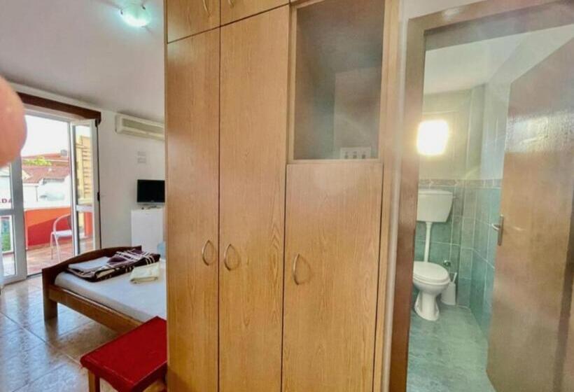 اتاق استاندارد سه تخته با بالکن, Vila L Budva