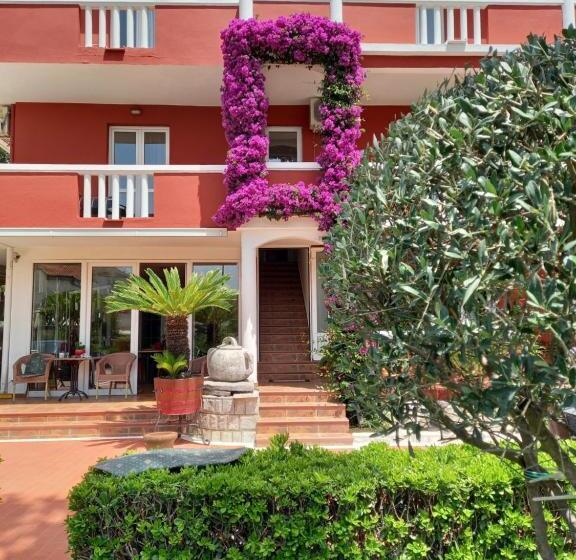اتاق استاندارد سه تخته با بالکن, Vila L Budva