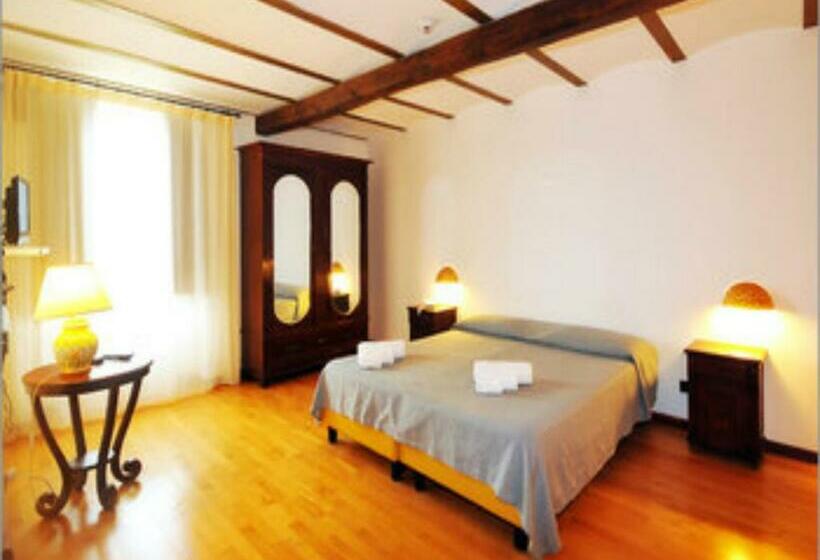 Chambre Quadruple Standard, Grand Hotel La Batia