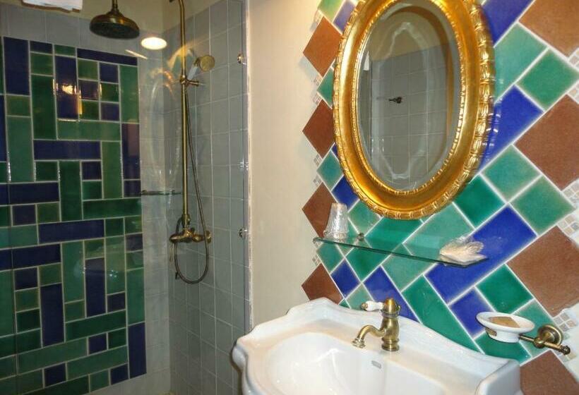 اتاق استاندارد چهار تخته, Villa Vittoria