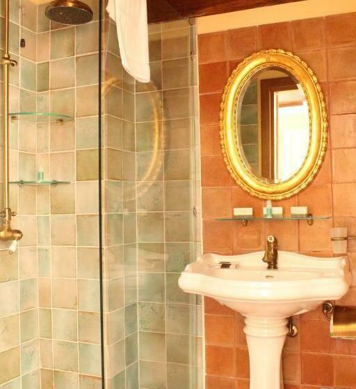اتاق استاندارد چهار تخته, Villa Vittoria