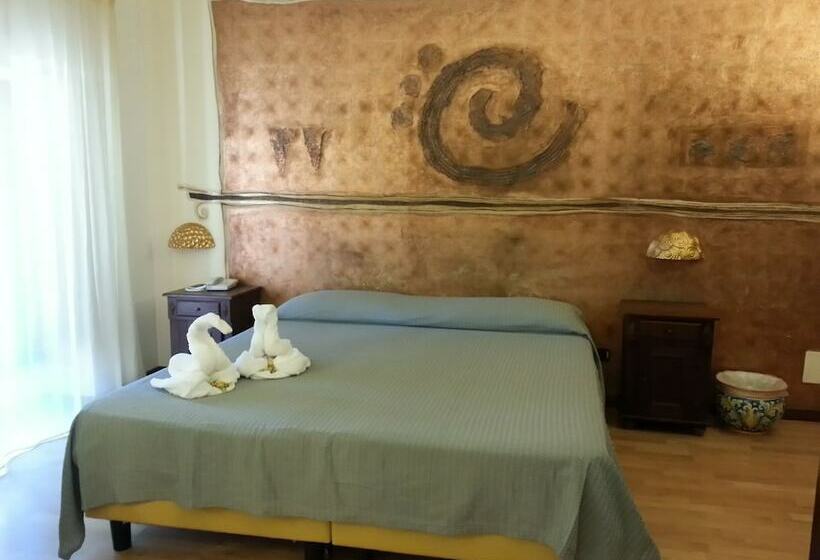 Chambre Quadruple Standard, Grand Hotel La Batia