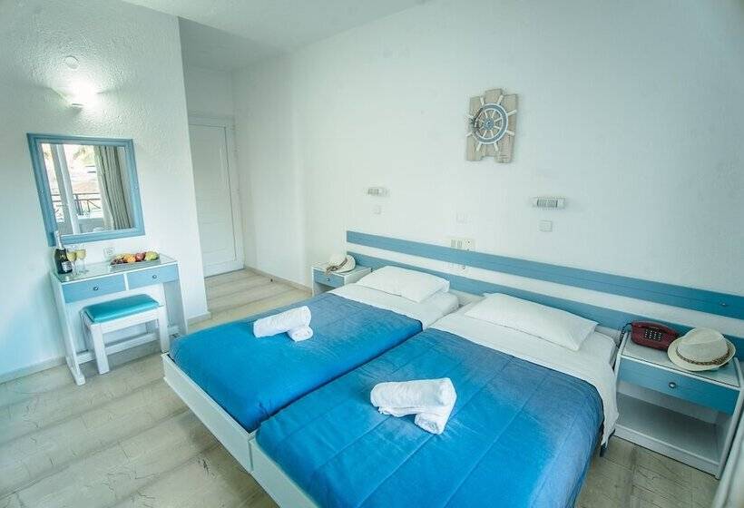 اتاق اساندارد با چشم‌انداز جانبی به دریا, Aeolos Beach Resort
