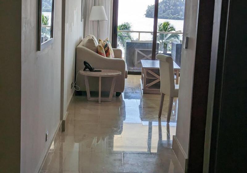 اتاق لوکس با وان آب گرم, Andamania Beach Resort, Khaolak   Sha Plus