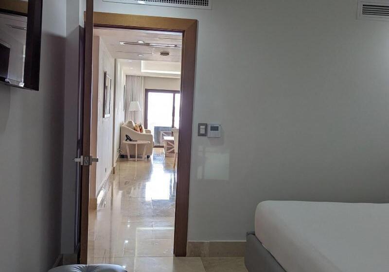 اتاق لوکس با وان آب گرم, Andamania Beach Resort, Khaolak   Sha Plus