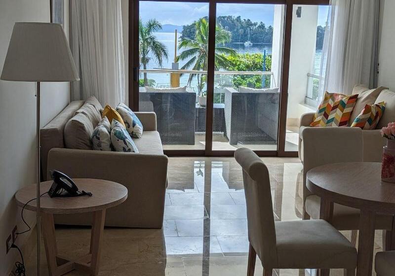 اتاق لوکس با وان آب گرم, Andamania Beach Resort, Khaolak   Sha Plus