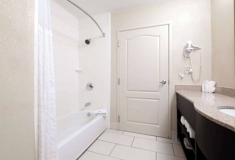 سوئیت با وان آب گرم, Comfort Suites Morrow Atlanta South