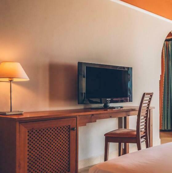 اتاق اساندارد با چشم‌انداز جانبی به دریا, Iberostar Waves Saidia