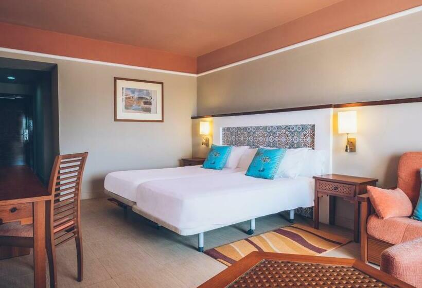 اتاق اساندارد با چشم‌انداز جانبی به دریا, Iberostar Waves Saidia