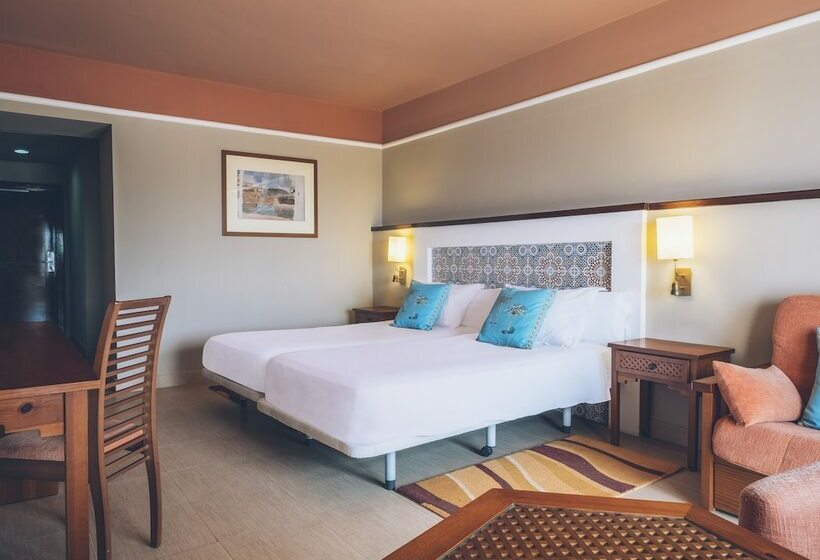 اتاق اساندارد با چشم‌انداز جانبی به دریا, Iberostar Waves Saidia