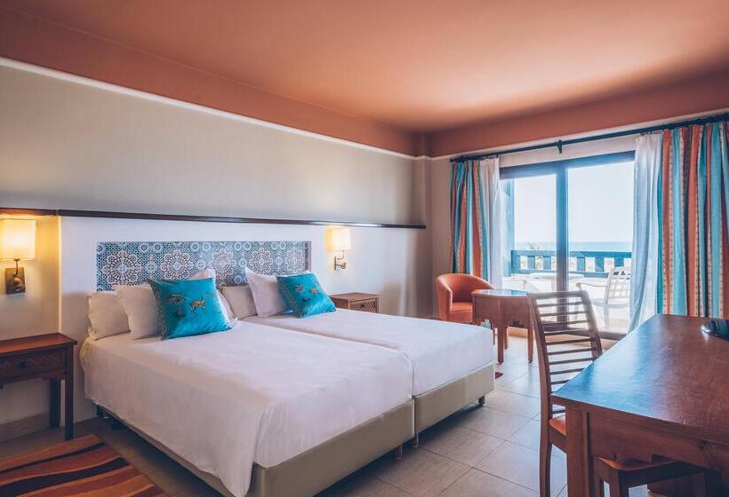 اتاق اساندارد با چشم‌انداز جانبی به دریا, Iberostar Waves Saidia