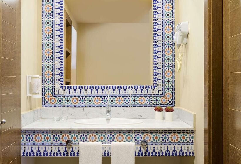 اتاق اساندارد با چشم‌انداز جانبی به دریا, Iberostar Waves Saidia