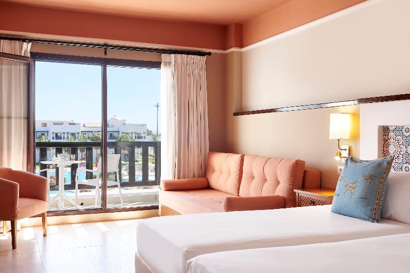 اتاق اساندارد با چشم‌انداز جانبی به دریا, Iberostar Waves Saidia