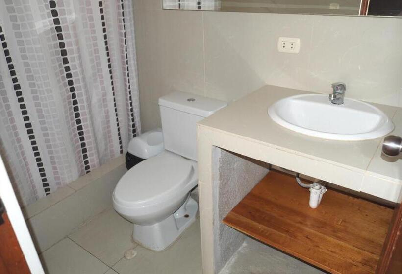اتاق لوکس با چشم‌انداز دریا, Inkawasi Miraflores Hostel