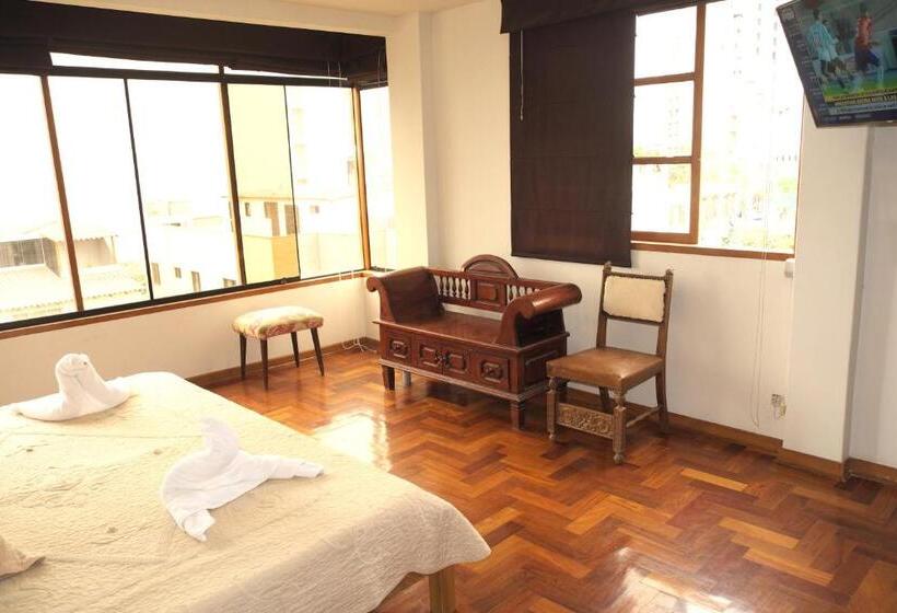اتاق لوکس با چشم‌انداز دریا, Inkawasi Miraflores Hostel