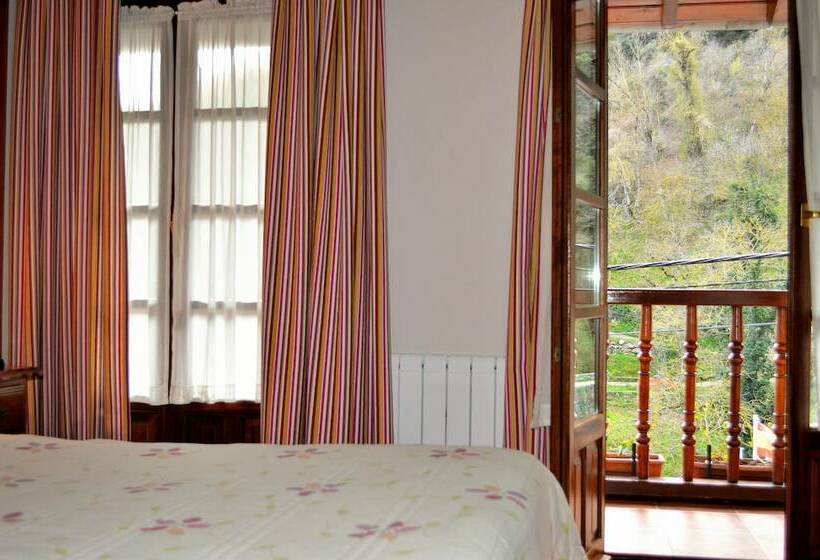 Superior Room with Terrace, Posada Peñas Arriba