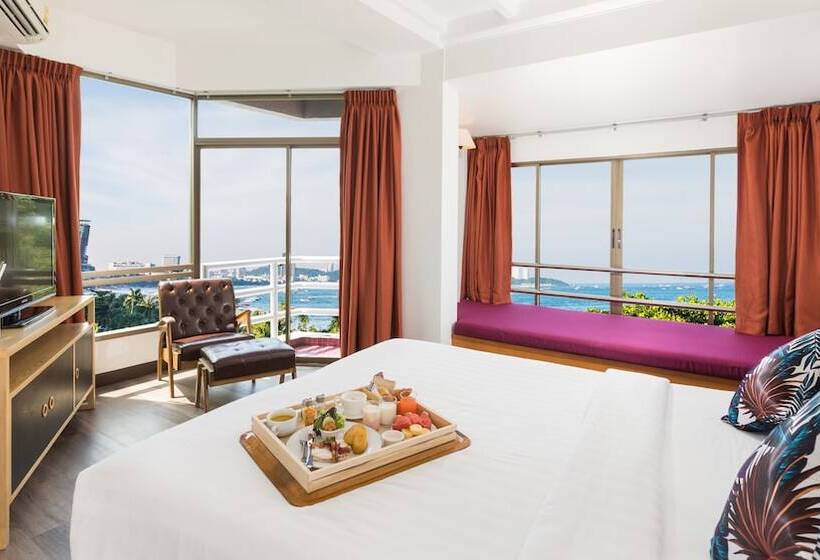 Deluxe Room Sea View, Sandalay Resort Pattaya