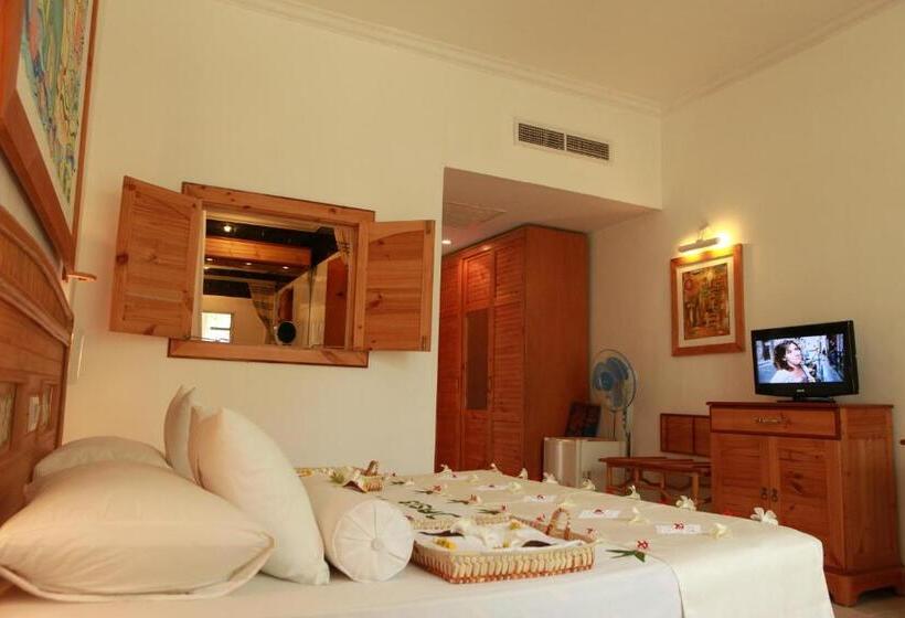 اتاق لوکس, The Oasis Beach Resort