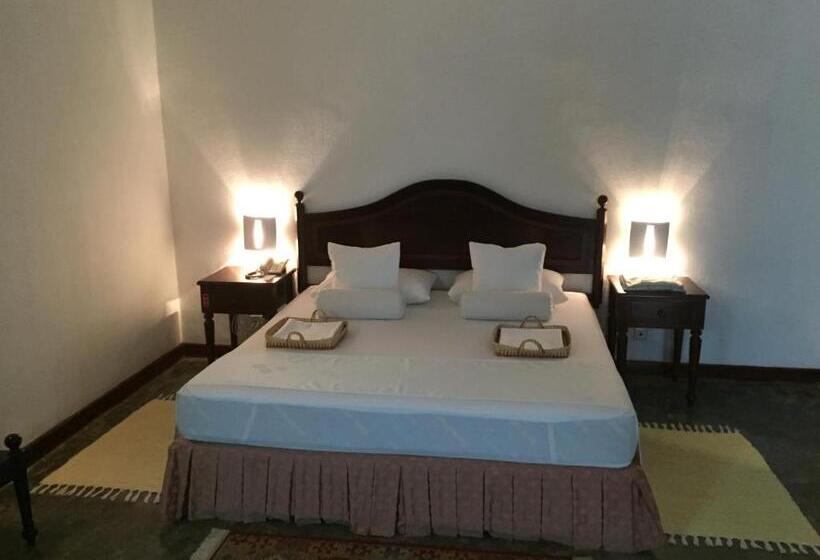 سوییت با چشم‌انداز باغ, The Oasis Beach Resort