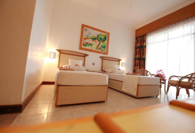 اتاق لوکس, The Oasis Beach Resort