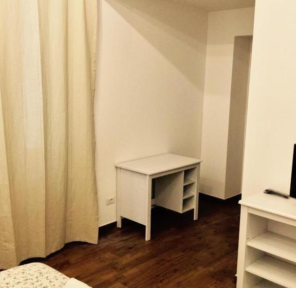 اتاق استاندارد سه نفره, B&b Sant'agostino