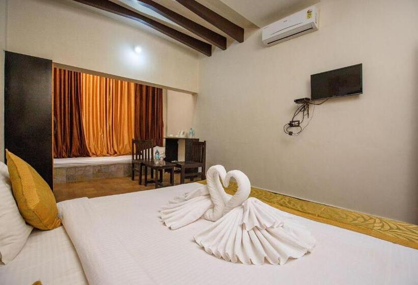 اتاق لوکس, Gir Lions Paw Resort With Swimming Pool