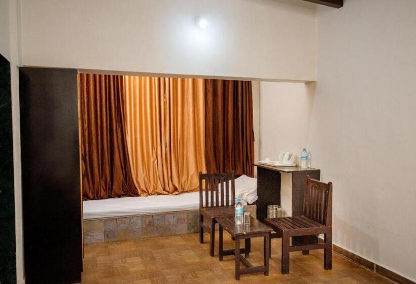 اتاق لوکس, Gir Lions Paw Resort With Swimming Pool
