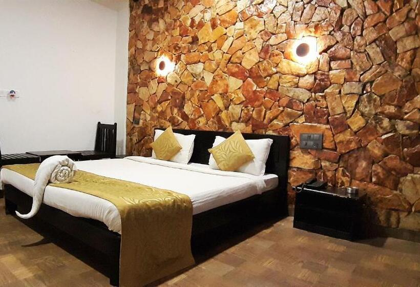 اتاق لوکس, Gir Lions Paw Resort With Swimming Pool