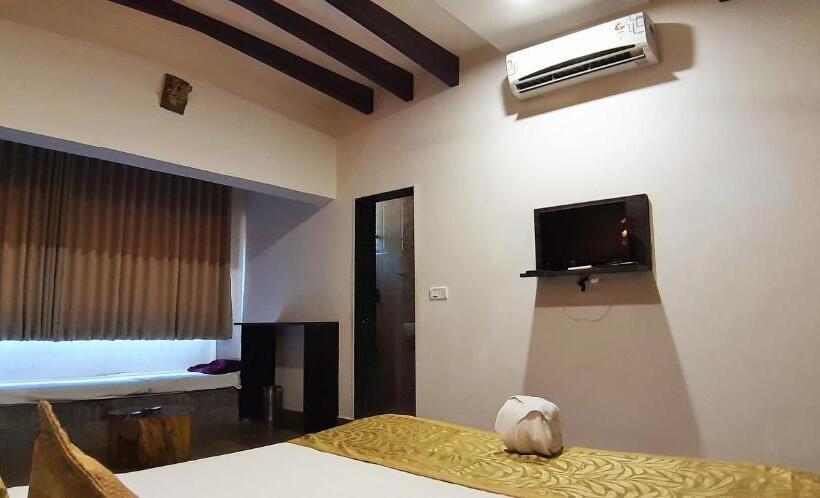 اتاق لوکس, Gir Lions Paw Resort With Swimming Pool