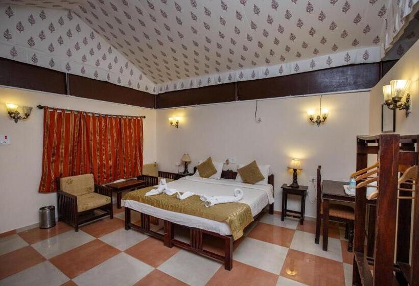 چادر با خدمات رفاهی استاندارد, Gir Lions Paw Resort With Swimming Pool