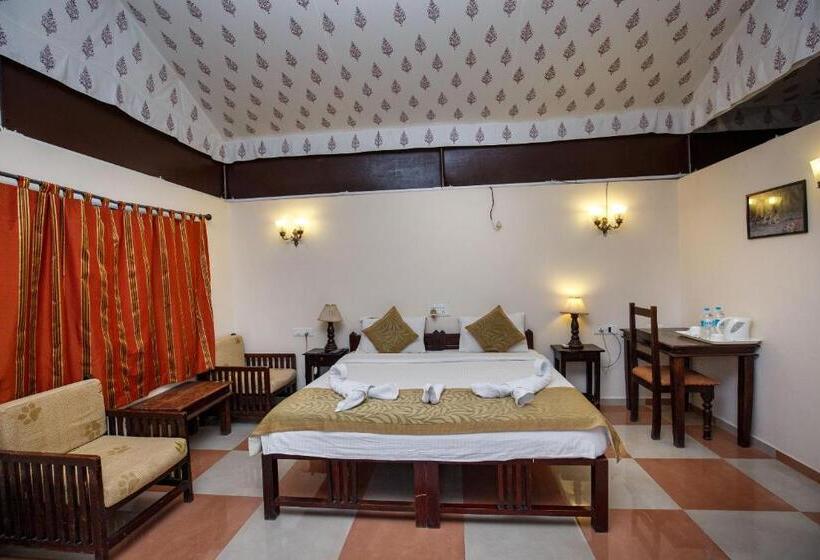 چادر با خدمات رفاهی استاندارد, Gir Lions Paw Resort With Swimming Pool